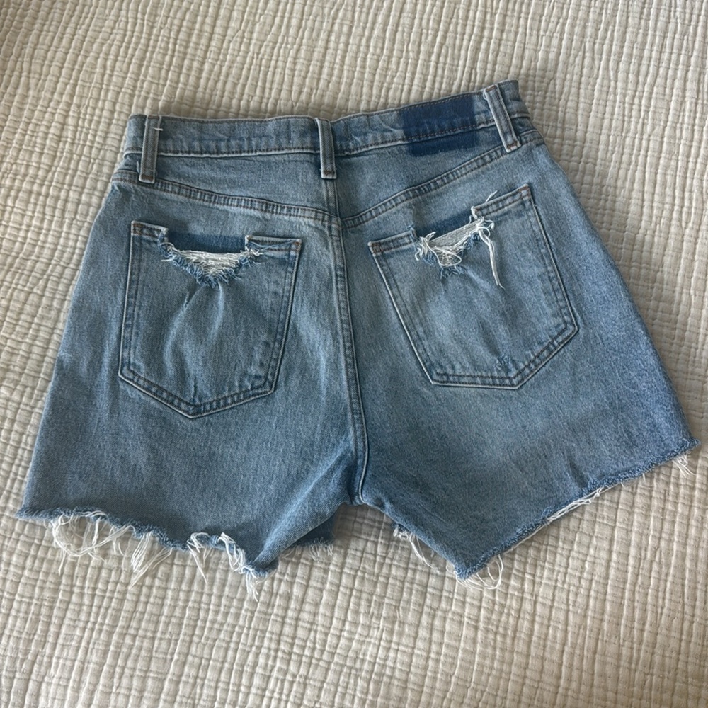 A&F High Rise 4” Short - Picture 2 of 5